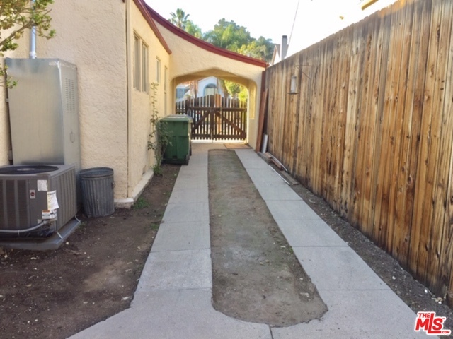 Building Photo - 1344 S Curson Ave