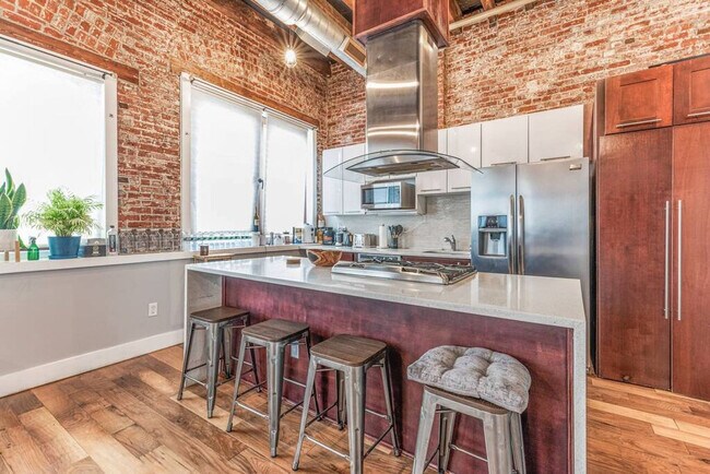 Building Photo - 621 14th St