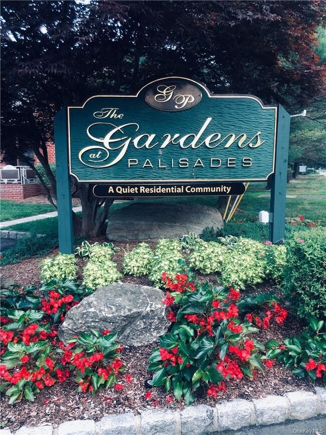 Building Photo - 5 Brevoort Dr