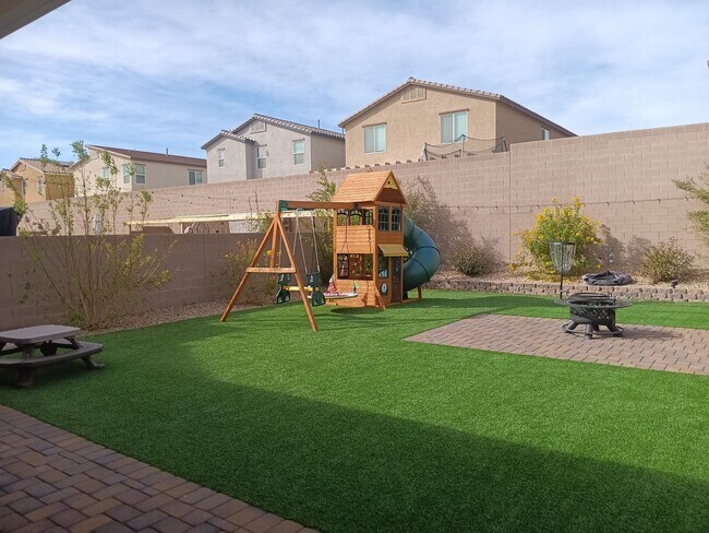 Building Photo - NEWER BUILD 4BD/2.5BA HOME NEAR ALIANTE!