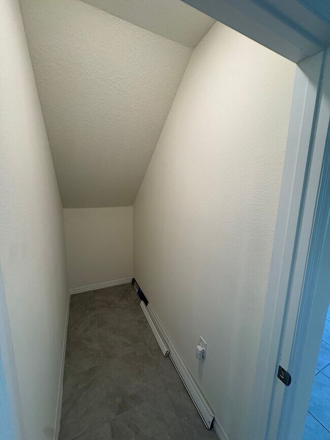 Building Photo - 4 Bed 2.5 Bath Mt Dora Home - Solar Energy!