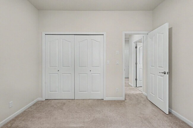 Building Photo - Well-Kept Single-Level 3 bed, 2 bath home in West Salem