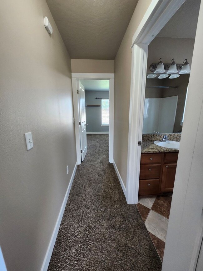 Building Photo - Single Story Home w/Huge Fenced Backyard!