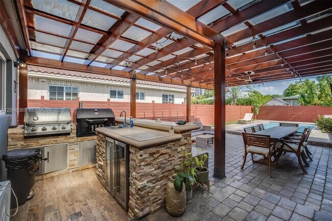 Building Photo - 7549 Buccaneer Ave