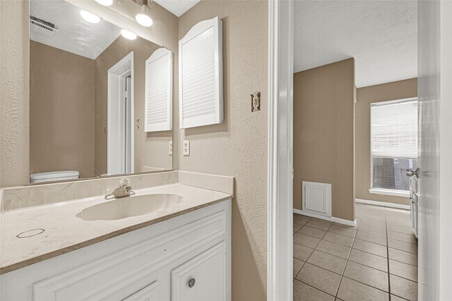 Building Photo - 3023 Jewel Ann St