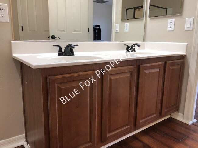 Building Photo - 4810 E Orchard Grass Dr