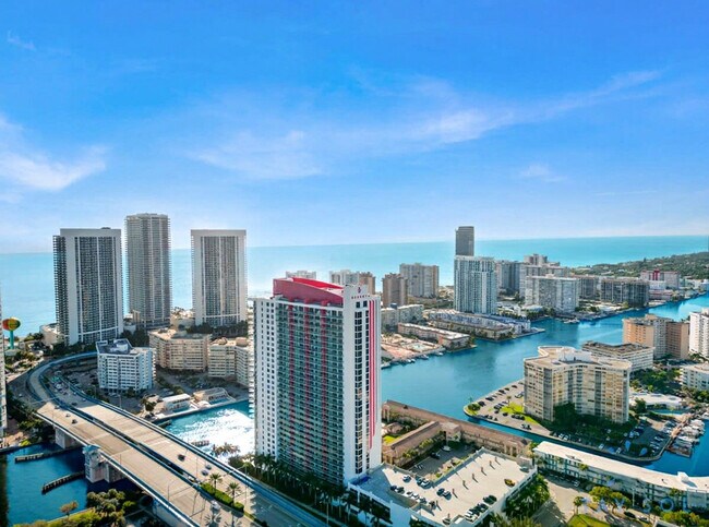 Building Photo - 2602 E Hallandale Beach Blvd