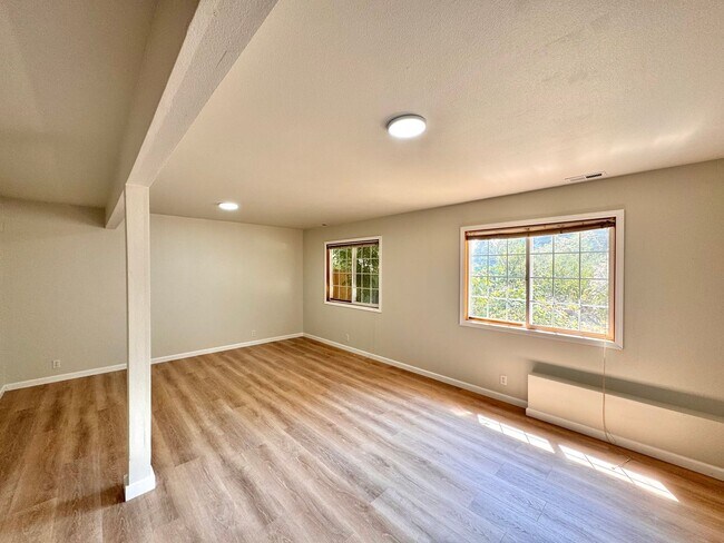 Building Photo - 2620 NE 136th St