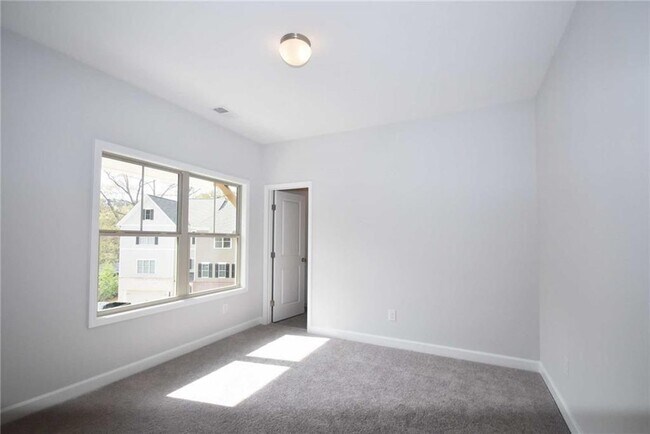 Building Photo - 2861 Boone Dr