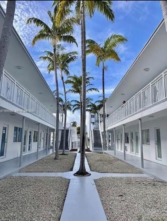Building Photo - 7435 Harding Ave