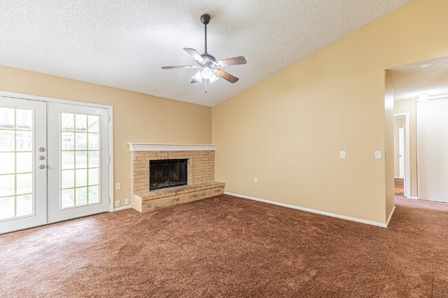 Building Photo - 14719 Highland Peak