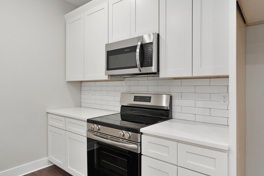 Building Photo - 1615 S Highland Park Ave