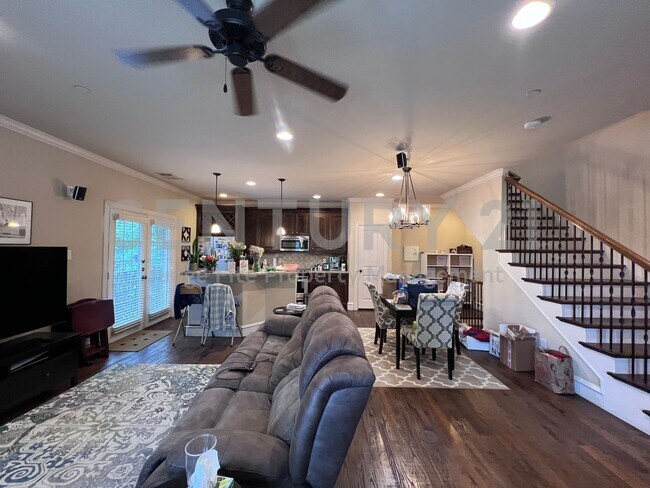Building Photo - Sophisticated 2/2.5/2 Condo In Gated Commu...