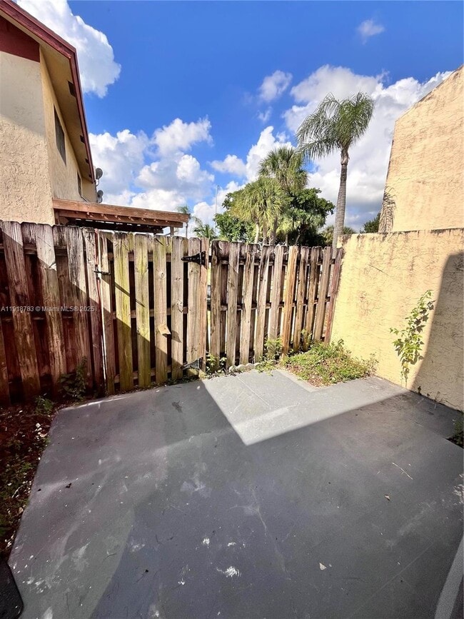 Building Photo - 3281 E Golf Blvd