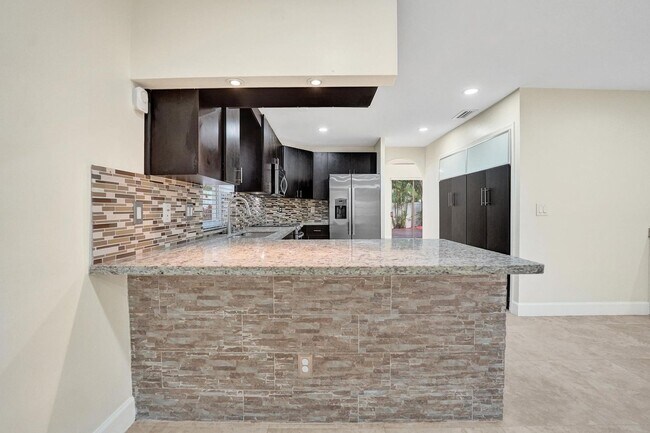 Building Photo - 949 Jade Ct