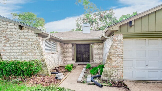 Building Photo - 9510 Huntington Way Dr