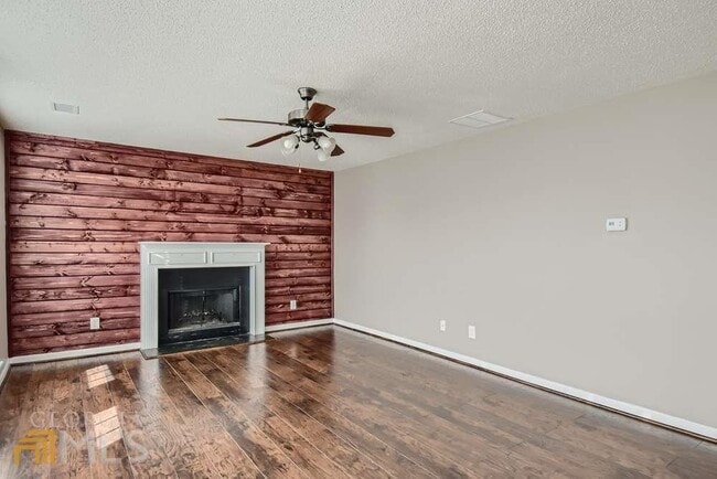 Building Photo - 145 Cotton Dr