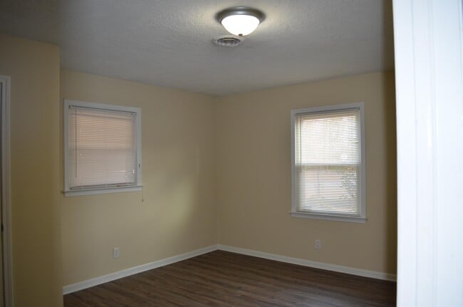 Building Photo - 221 Merrymont Dr