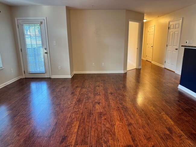 Building Photo - Beautiful, Well Maintained and Conveninetly located First Floor Condo