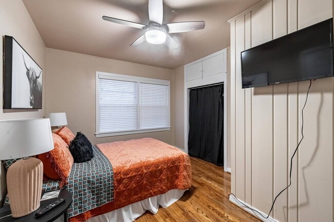 Building Photo - Move In Special of half off the first mont...