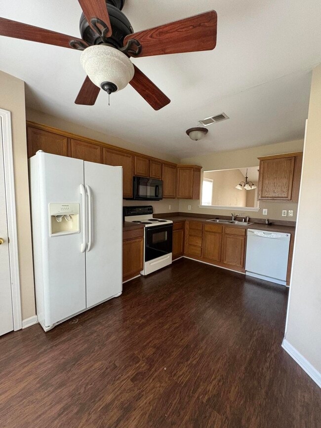 Building Photo - 2576 Moray Pl