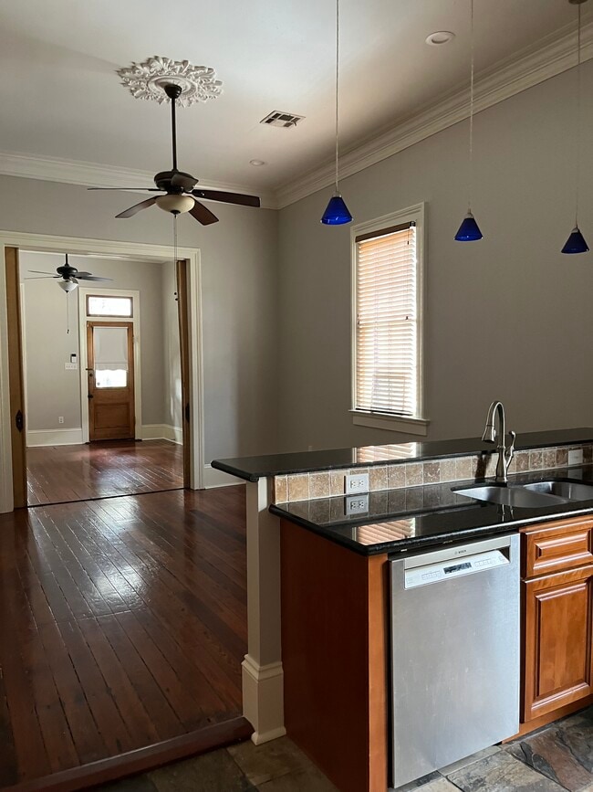 Building Photo - 218 N Alexander St