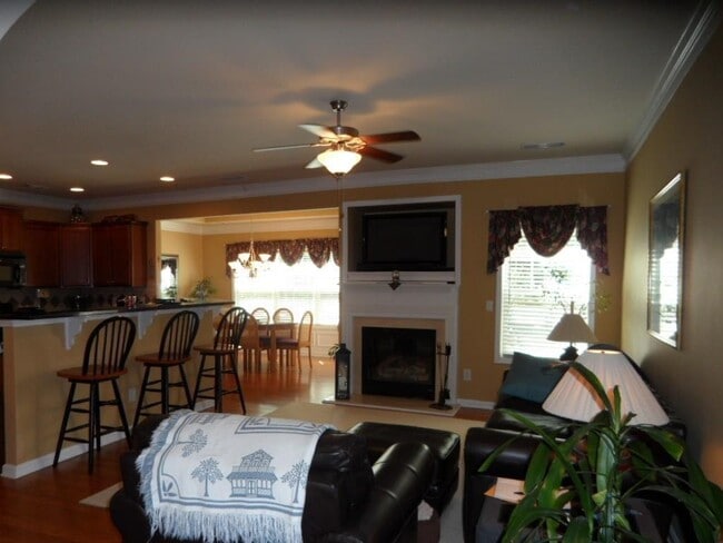 Building Photo - 5040 Hastings Terrace