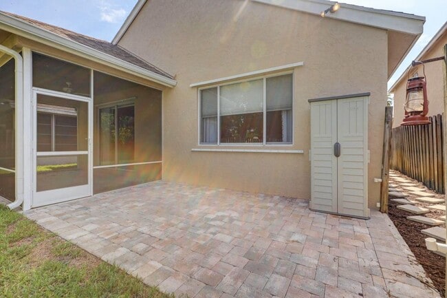 Building Photo - 2951 SW Pond Way