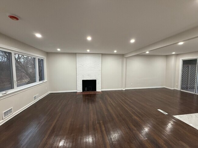 Building Photo - 255 Kawameeh Dr