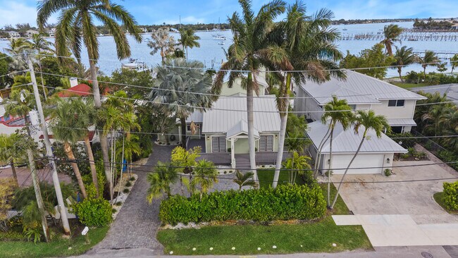 Building Photo - 122 S Lake Dr