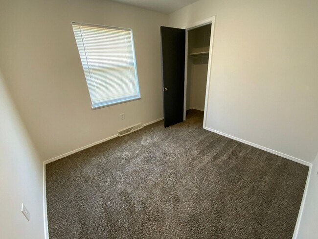 Building Photo - 409-411 Brewer Dr