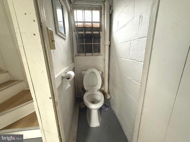 Building Photo - 804 Radnor Ave