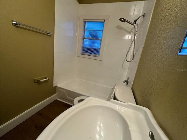 Building Photo - 2013 Oceanview Pl