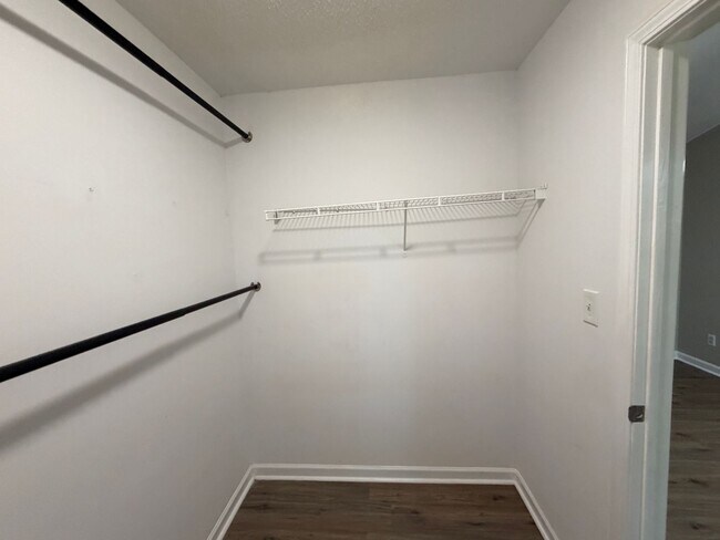 Building Photo - Beautiful 3-bedroom, 2.5-bathroom townhome