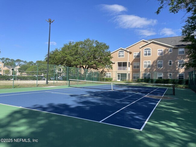 Building Photo - 13810 Sutton Park Dr N