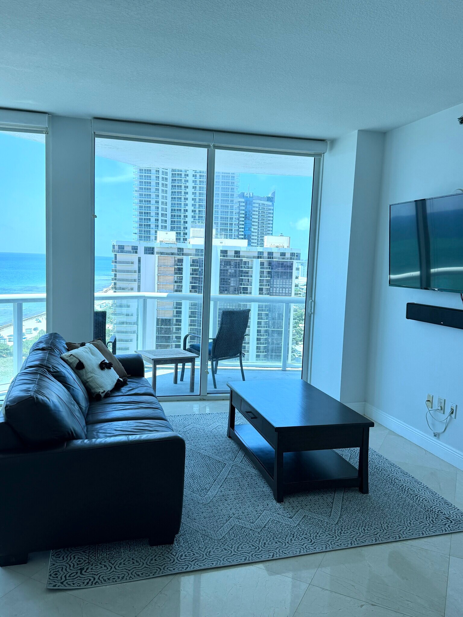 Building Photo - 6515 Collins Ave