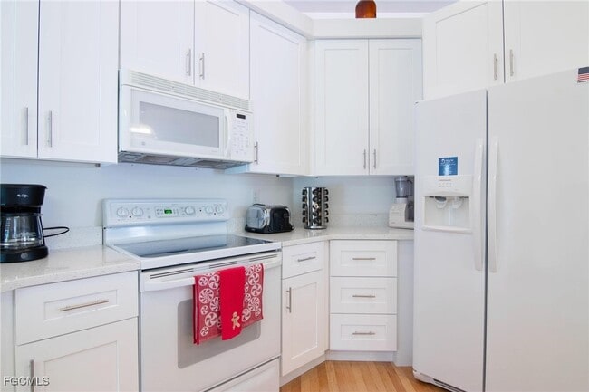 Building Photo - 3032 SW 10th Ave