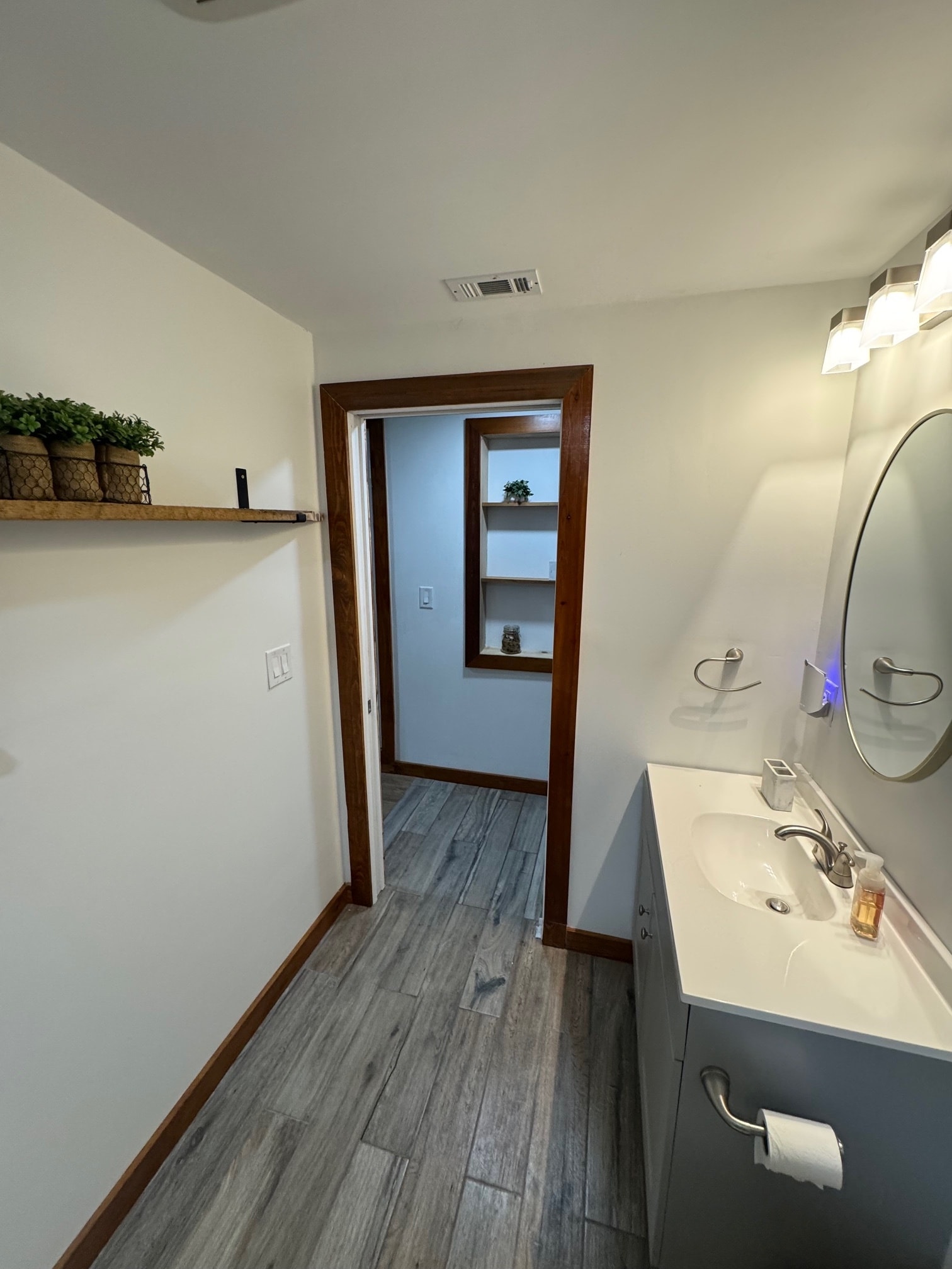 Bathroom w pocket door - 2004 Lanier Rd