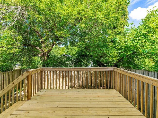 Building Photo - 1032 Moreland Ave