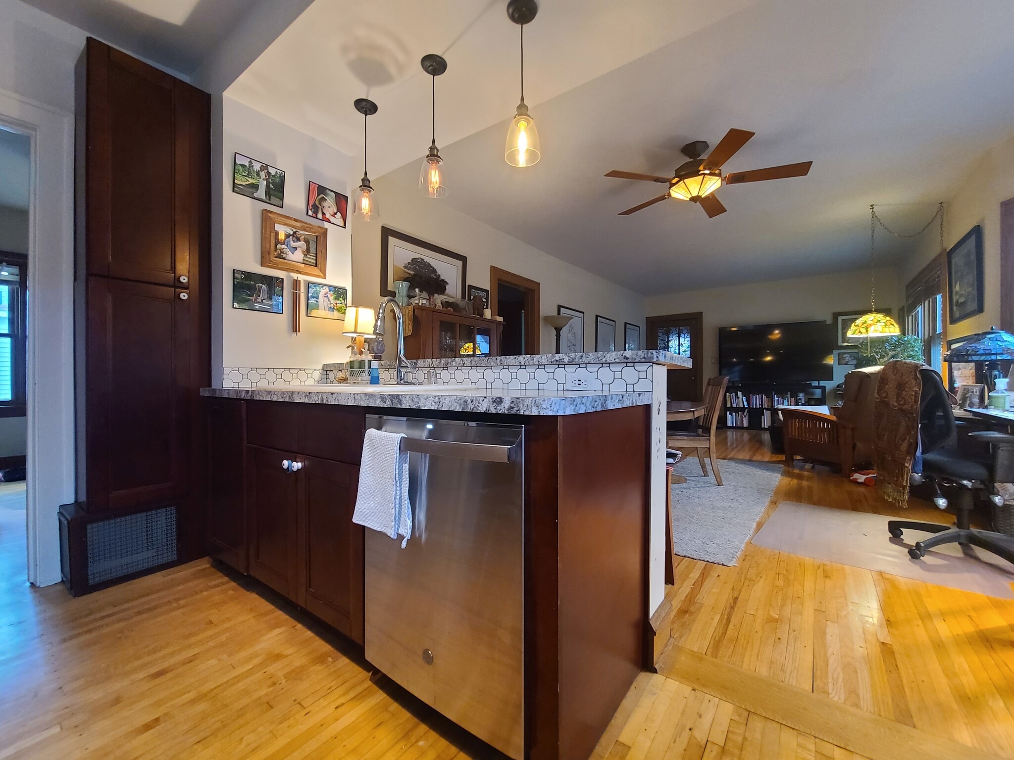 Kitchen - 528 19th Ave NE