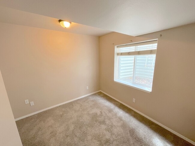 Building Photo - 5 Bedroom Home Available Near Briargate Pkwy & Austin Bluffs Pkwy!