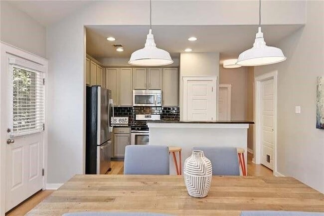 Building Photo - 2001 Faro Dr