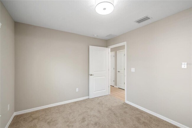 Building Photo - 519 SW 19th Ave