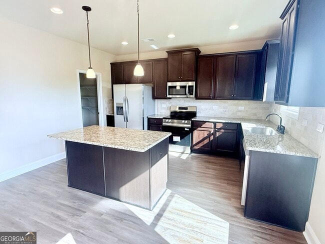 Building Photo - 145 Hounds Wy