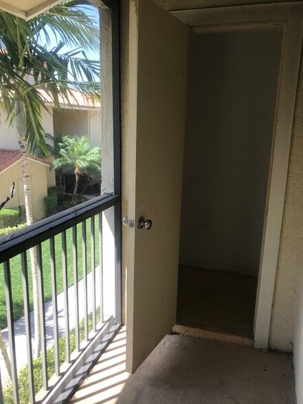 Building Photo - 1239 SW 46th Ave