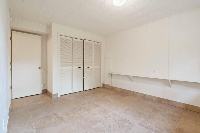 Building Photo - Spacious, well-cared for 4-bdrm/3-bath split-level—Family/laundry rooms, backyard, garage