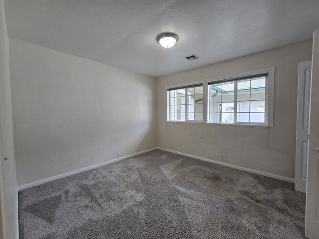 Building Photo - 1811 NW Kline St