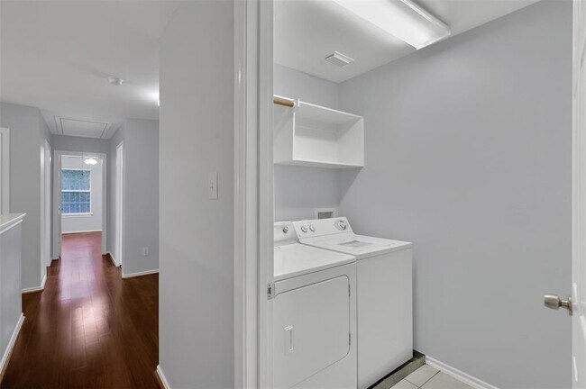 Building Photo - 3 Peach Ridge Pl
