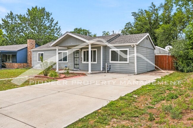 Building Photo - Spacious Home with Office and Fenced Yard