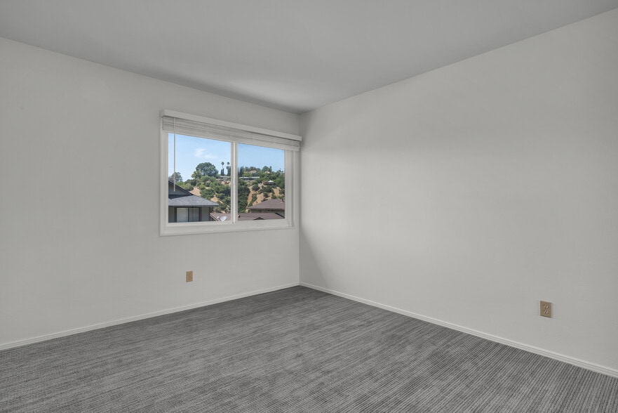 Building Photo - 4076 Tropico Way
